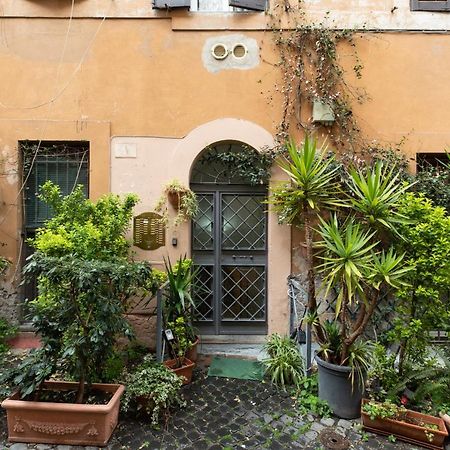 Iflat Small Studio In The Heart Of Trastevere Apartment Rome Luaran gambar