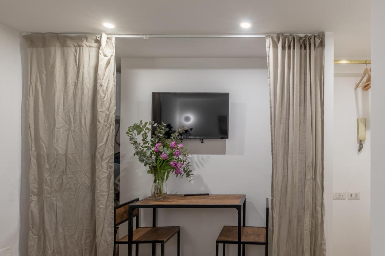 Iflat Small Studio In The Heart Of Trastevere Apartment Rome Luaran gambar