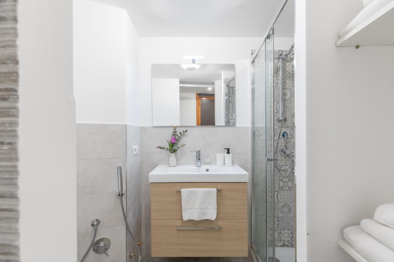 Iflat Small Studio In The Heart Of Trastevere Apartment Rome Luaran gambar